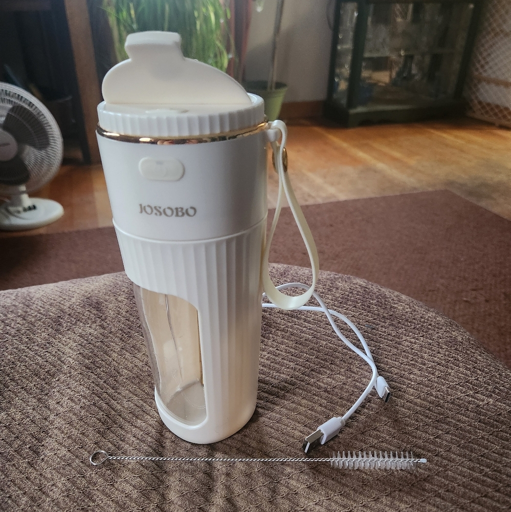 Personal food blender